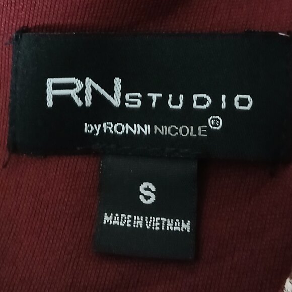 NWT RN Studio Ronni Nicole Dress Small Damask Print Bell Sleeve Keyhole Knit - Picture 12 of 14